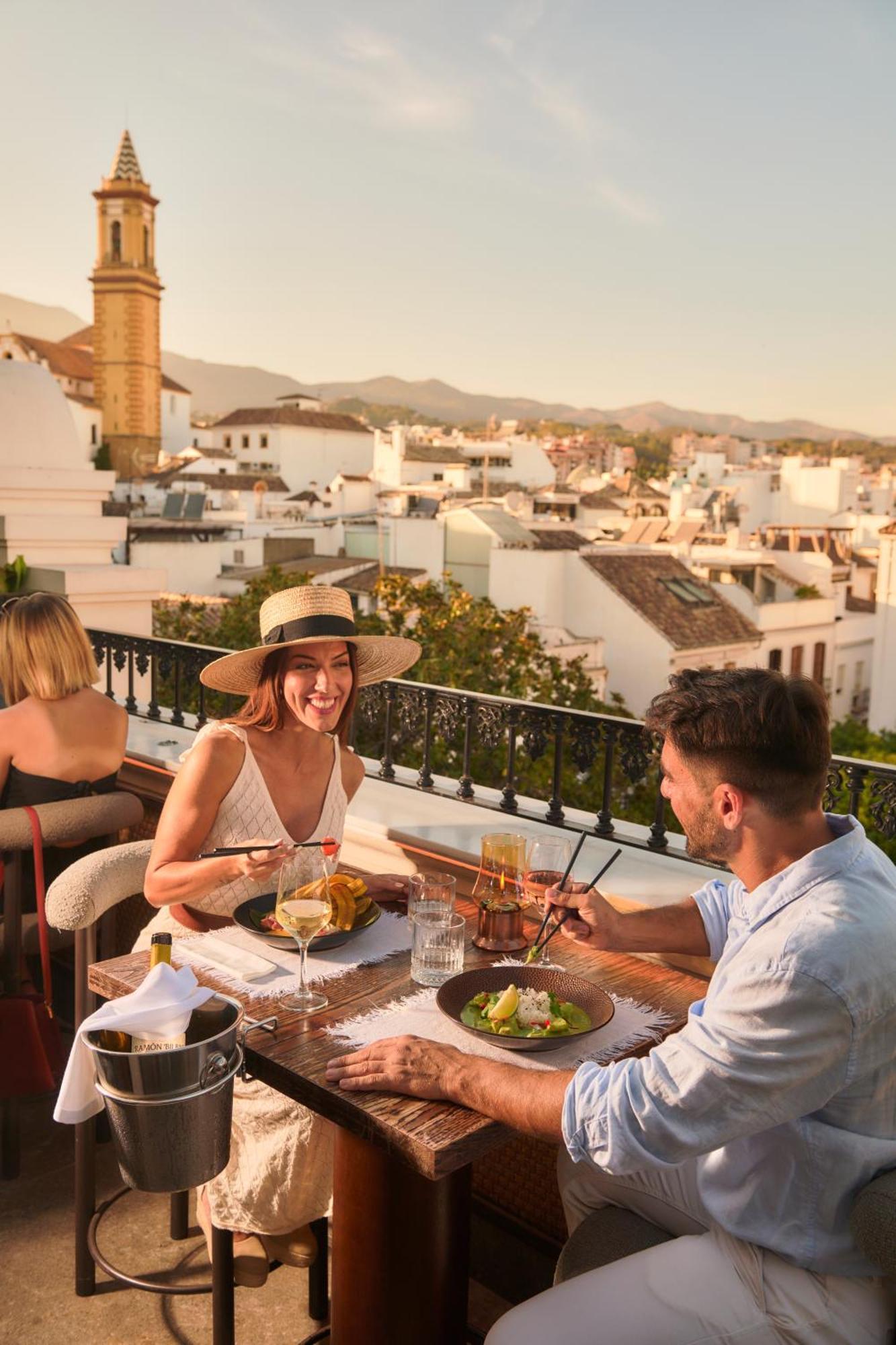 Hotel El Pilar Andalucia เอสเตโปนา ภายนอก รูปภาพ